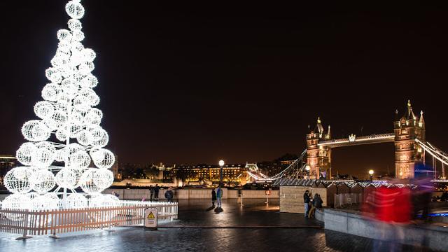 more london christmas tree and markets